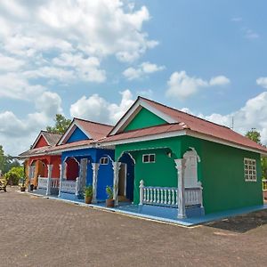 Oyo 90744 Bari Indah Beach Resort